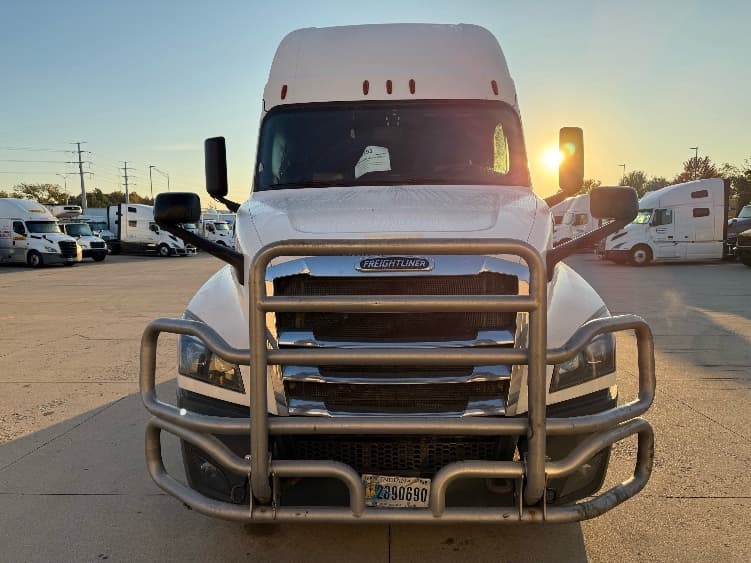 2020 Freightliner Cascadia — photo 2