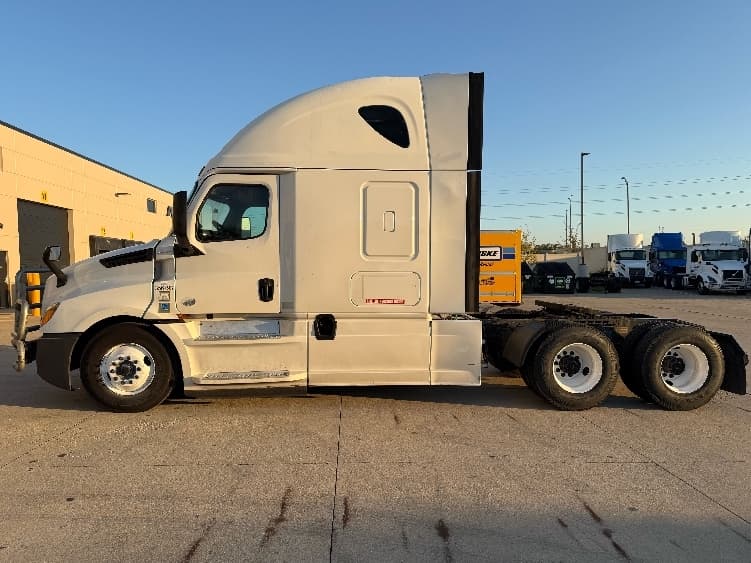 2020 Freightliner Cascadia — photo 4