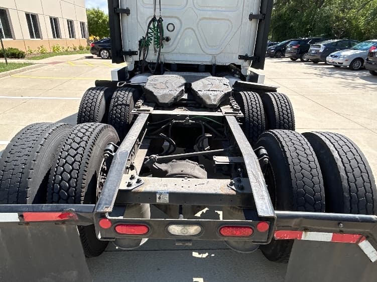 2020 Freightliner Cascadia — photo 6