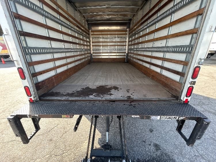 2020 Isuzu NPR — photo 10