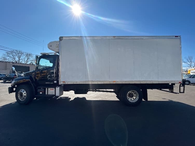 2020 Hino 268 — photo 4