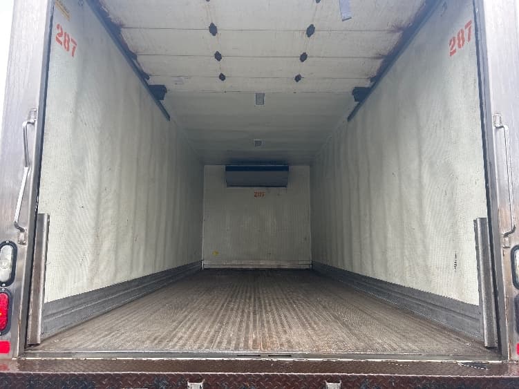 2020 Hino 268 — photo 10