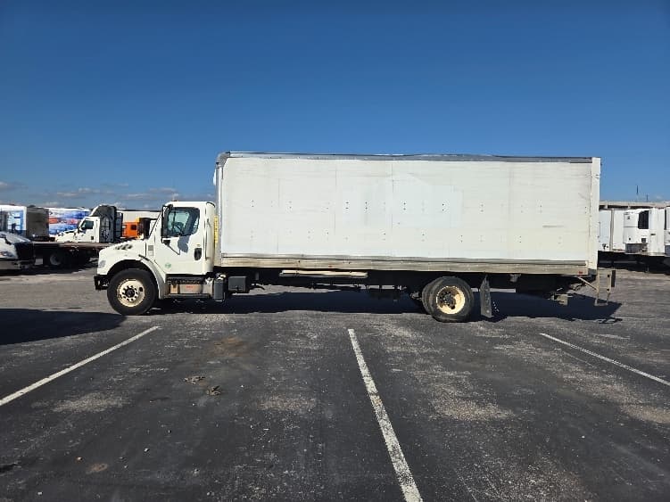2020 Freightliner M2 106 — photo 4