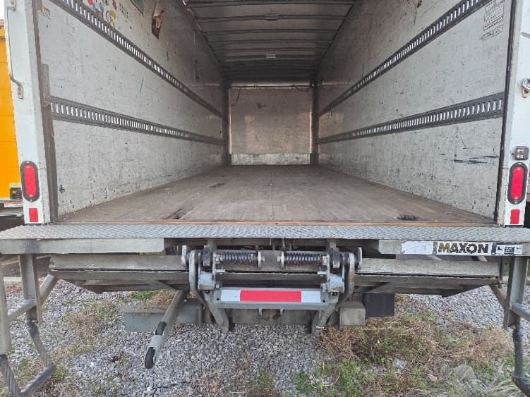 2020 Freightliner M2 106 — photo 9