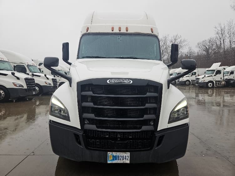 2020 Freightliner Cascadia — photo 2