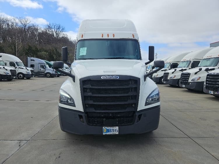 2020 Freightliner Cascadia — photo 2