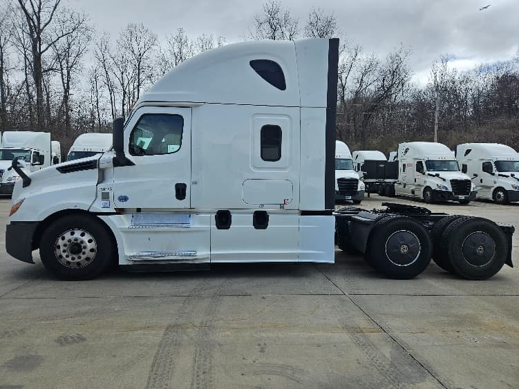 2020 Freightliner Cascadia — photo 4