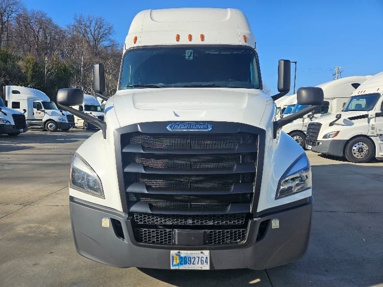 2020 Freightliner Cascadia — photo 2