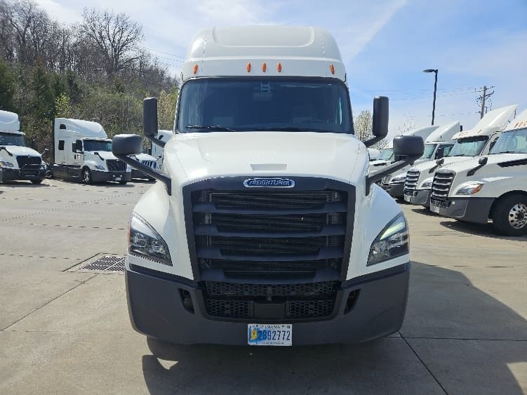 2020 Freightliner Cascadia — photo 2