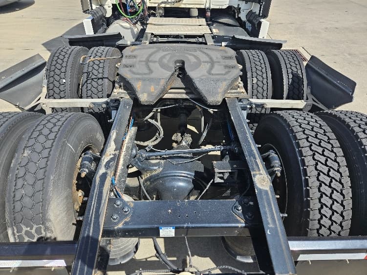 2020 Freightliner Cascadia — photo 6