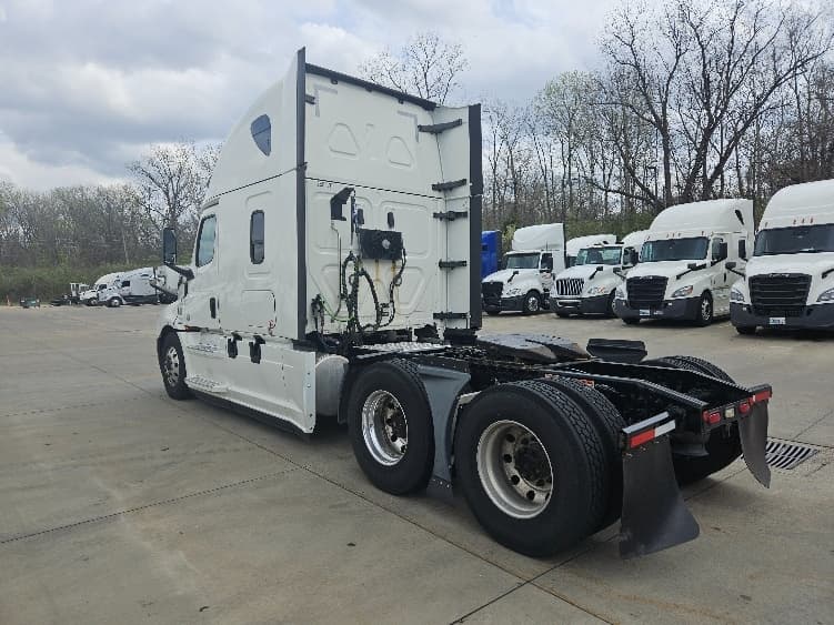 2020 Freightliner Cascadia — photo 5