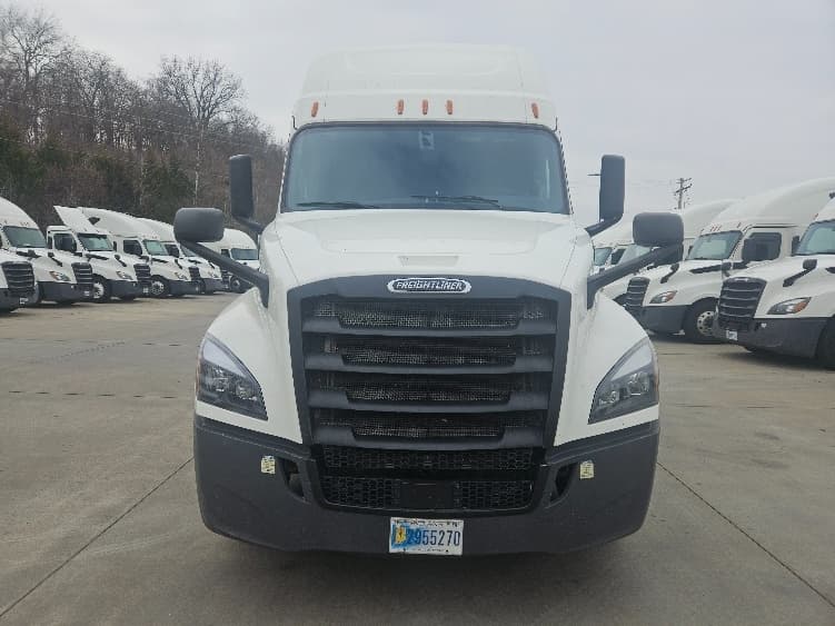 2020 Freightliner Cascadia — photo 2