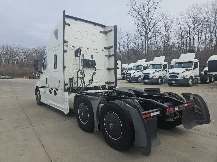 2020 Freightliner Cascadia — photo 5