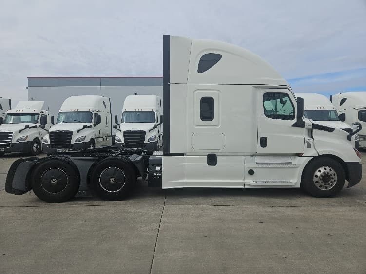 2020 Freightliner Cascadia — photo 8