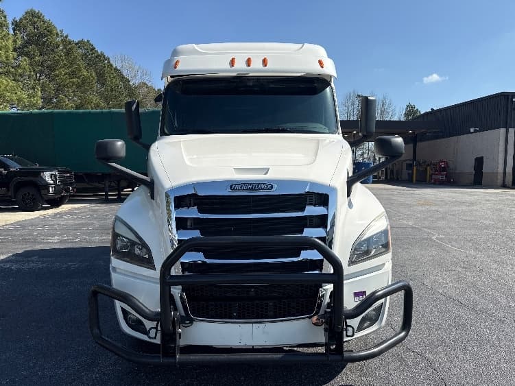 2020 Freightliner Cascadia — photo 2