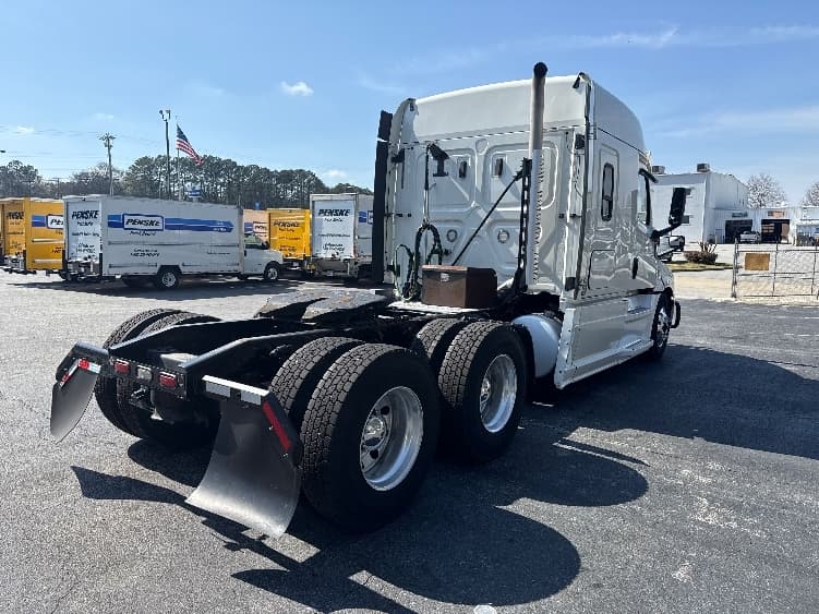 2020 Freightliner Cascadia — photo 7