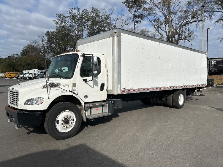 2021 Freightliner M2 106 — photo 3