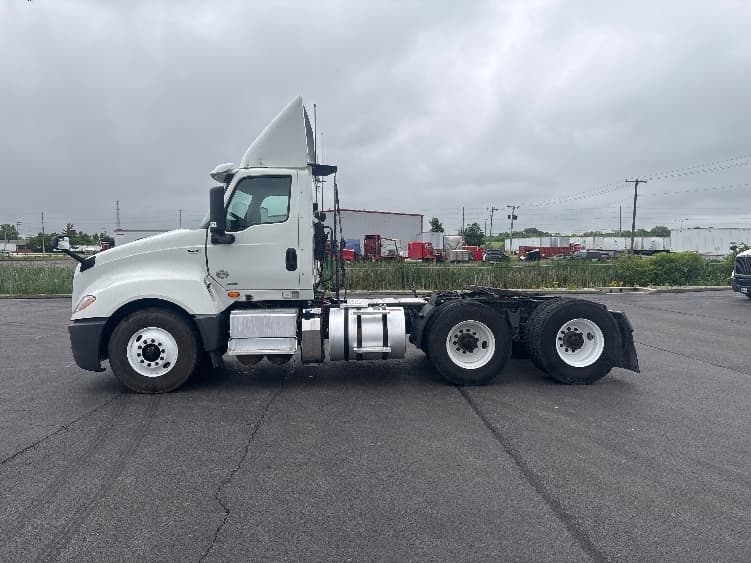 2020 International LT — photo 4