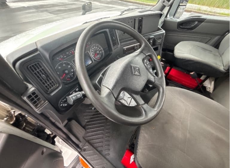 2020 International LT — photo 10