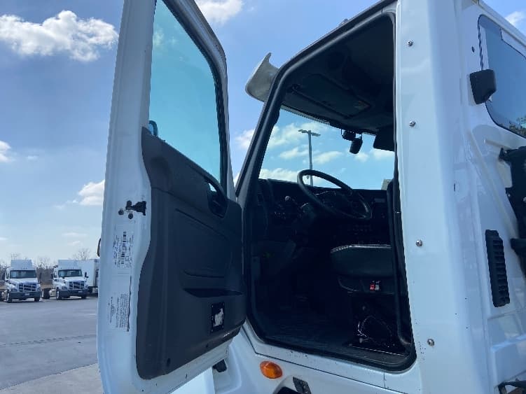 2020 International LT — photo 9