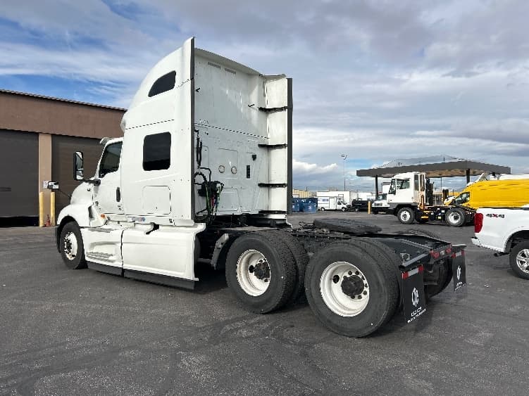 2020 International LT — photo 5