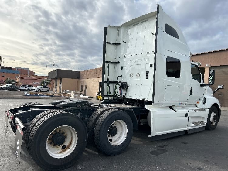 2020 International LT — photo 7