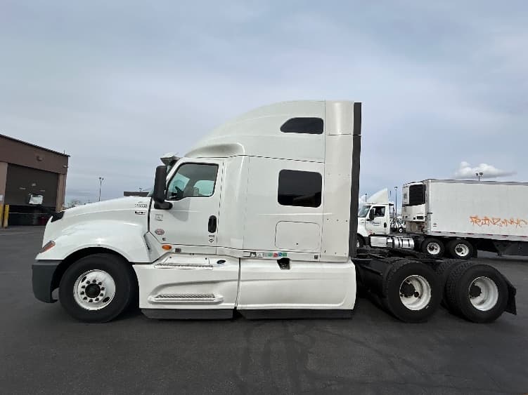 2020 International LT — photo 4