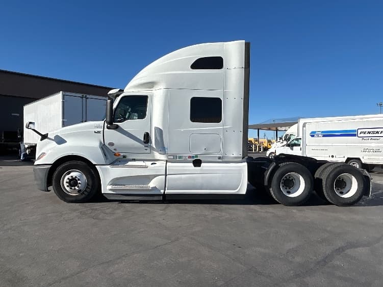 2020 International LT — photo 4