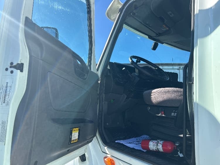 2020 International LT — photo 9