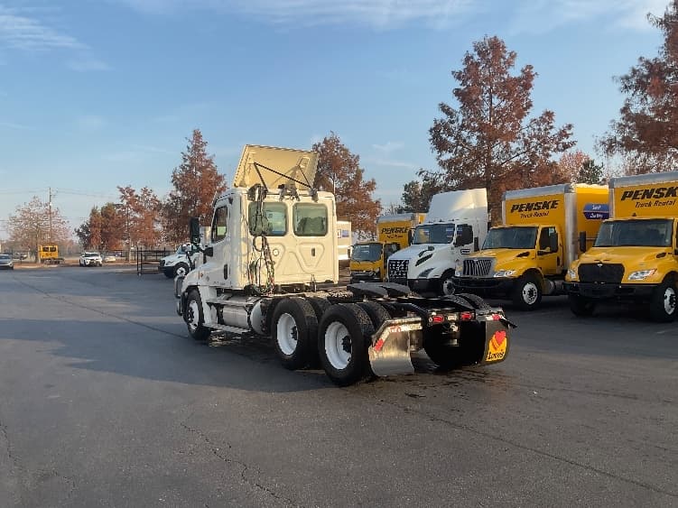 2020 Freightliner Cascadia — photo 5