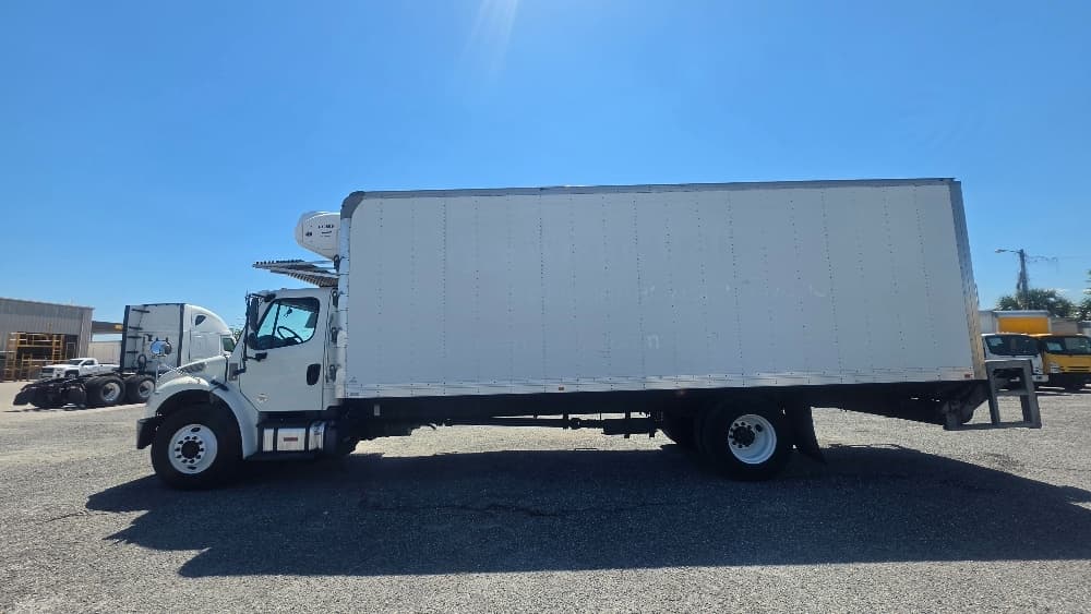 2020 Freightliner M2 106 — photo 4