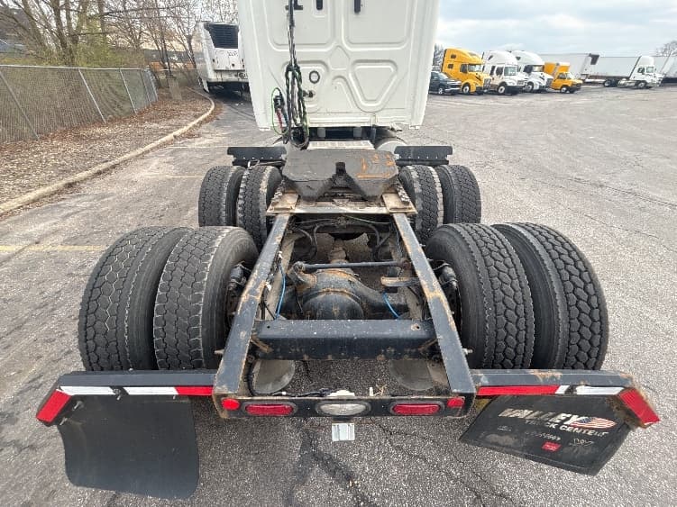 2020 Freightliner Cascadia — photo 6