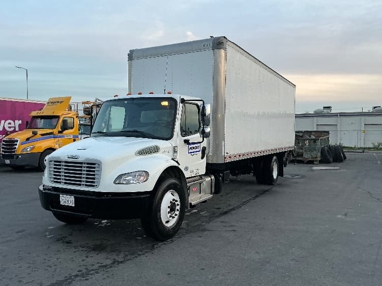 2021 Freightliner M2 106 — photo 3