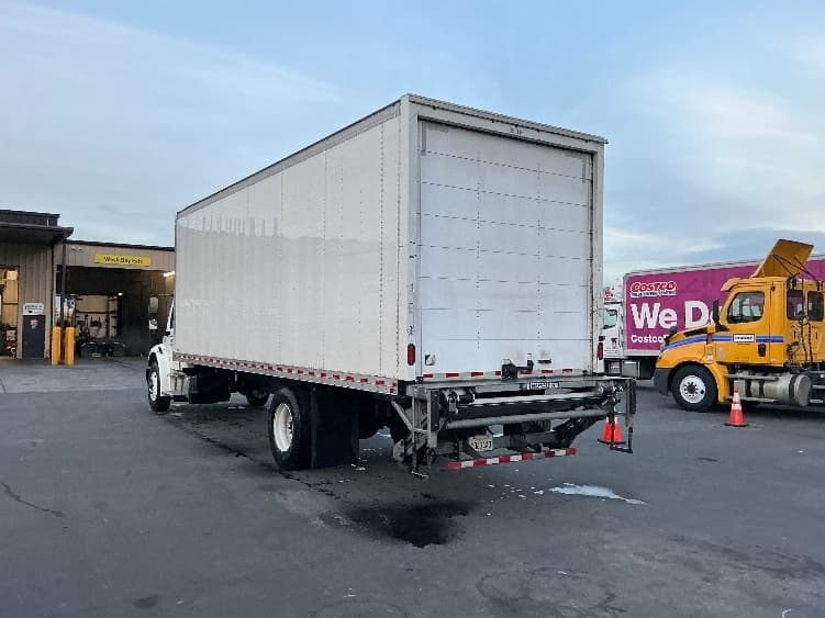 2021 Freightliner M2 106 — photo 6