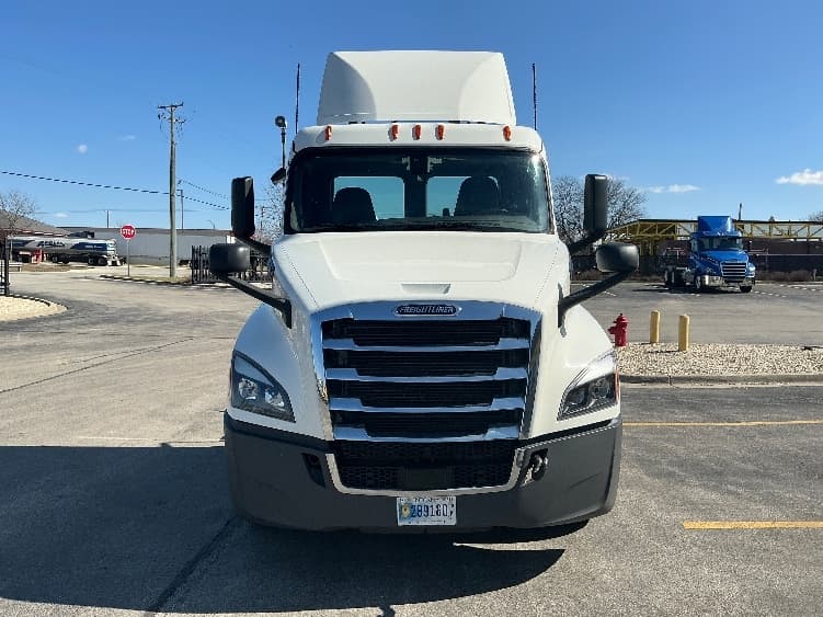 2020 Freightliner Cascadia — photo 2