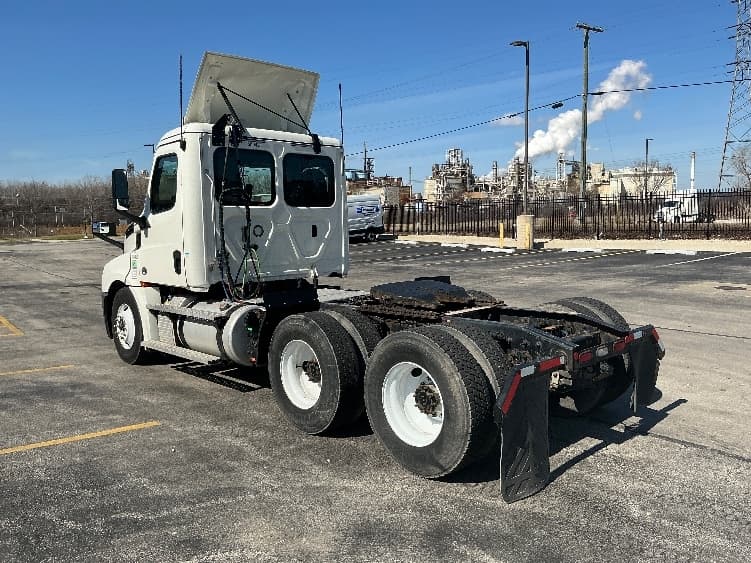 2020 Freightliner Cascadia — photo 5