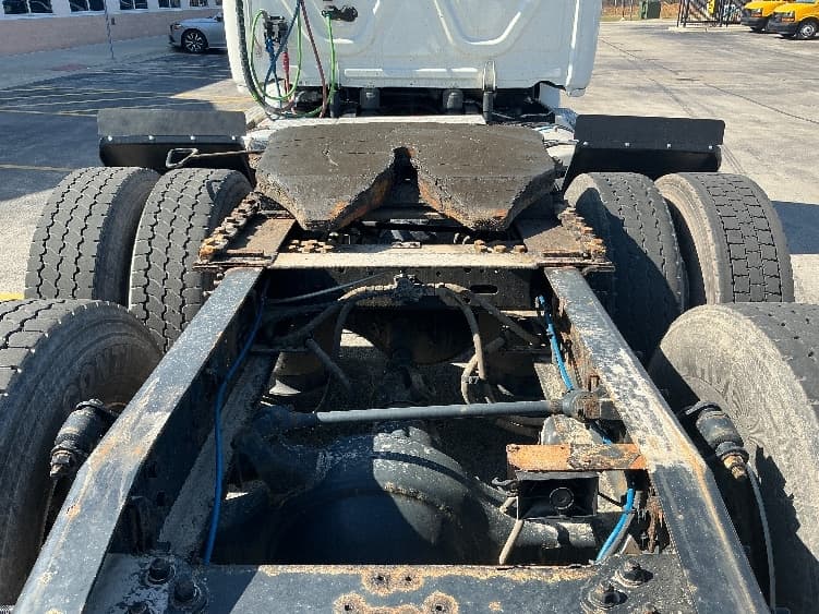 2020 Freightliner Cascadia — photo 6