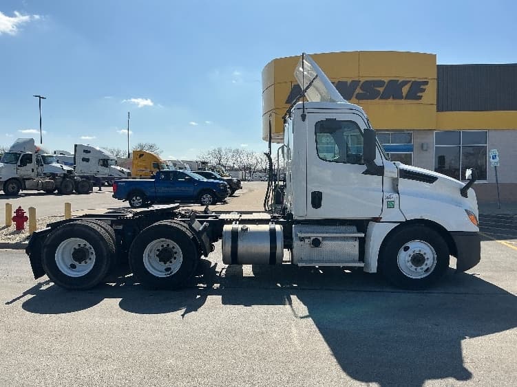 2020 Freightliner Cascadia — photo 8