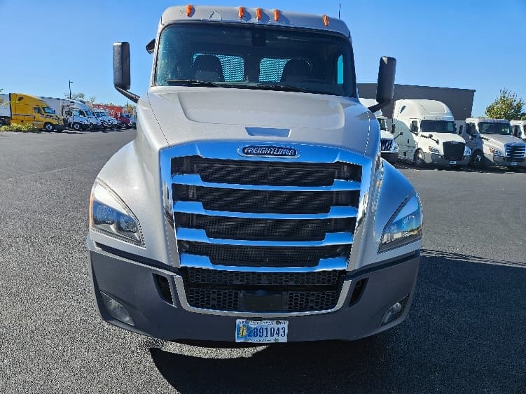 2020 Freightliner Cascadia — photo 2
