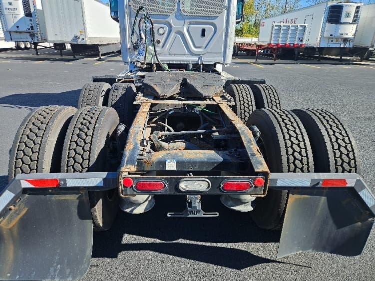 2020 Freightliner Cascadia — photo 6