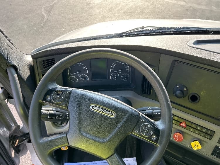 2020 Freightliner Cascadia — photo 10