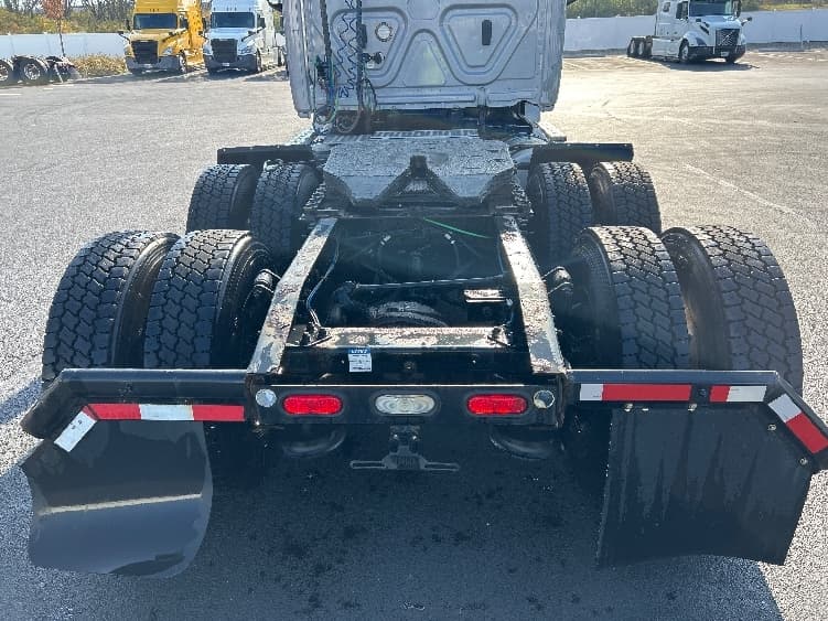 2020 Freightliner Cascadia — photo 5