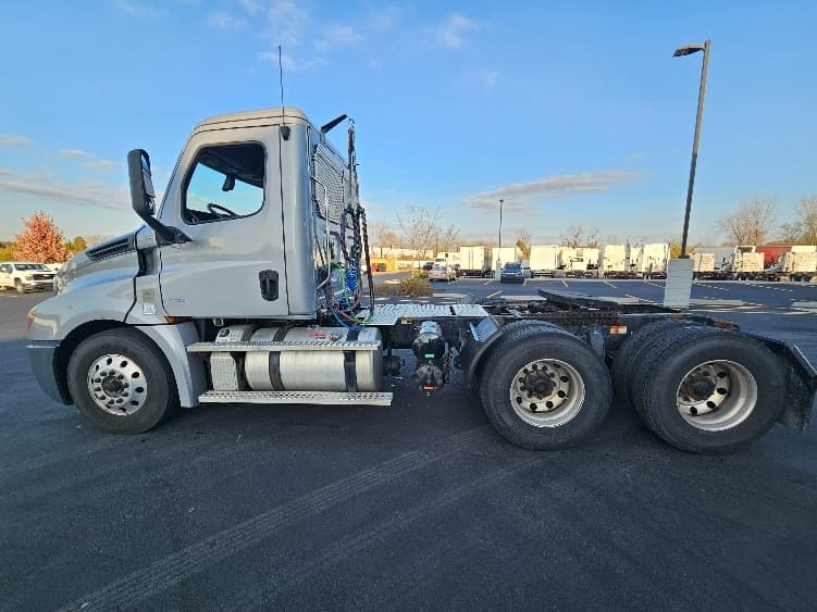 2020 Freightliner Cascadia — photo 4