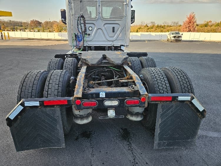2020 Freightliner Cascadia — photo 6