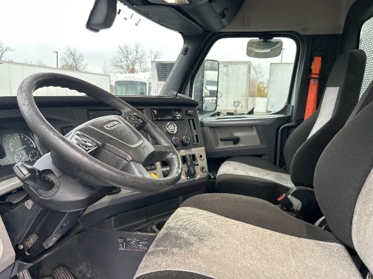 2020 Freightliner Cascadia — photo 10