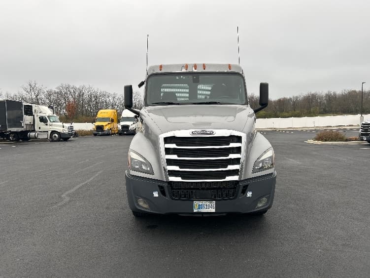 2020 Freightliner Cascadia — photo 2