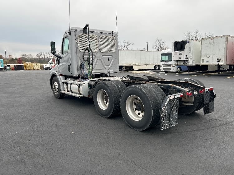 2020 Freightliner Cascadia — photo 5