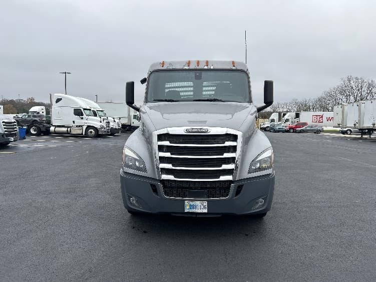 2020 Freightliner Cascadia — photo 2