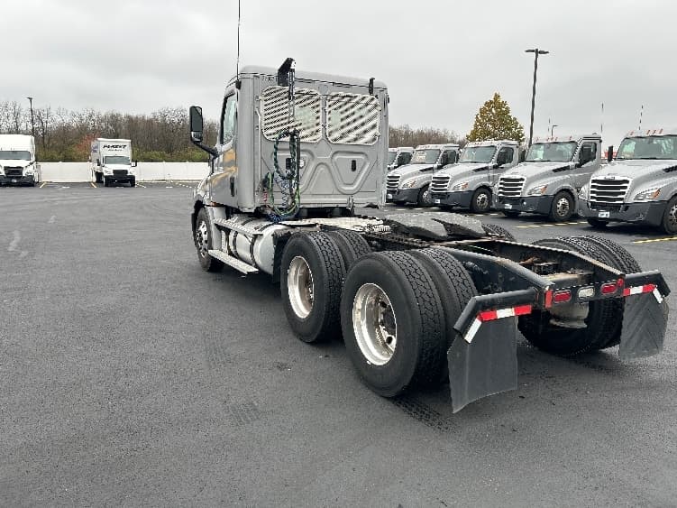 2020 Freightliner Cascadia — photo 5