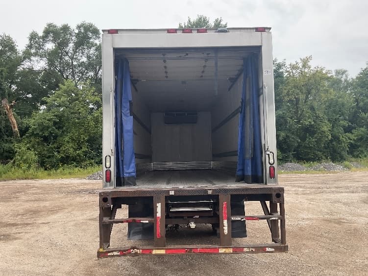 2020 Freightliner M2 106 — photo 8